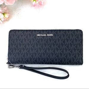 Michael Kors Jet Set Travel Wristlet